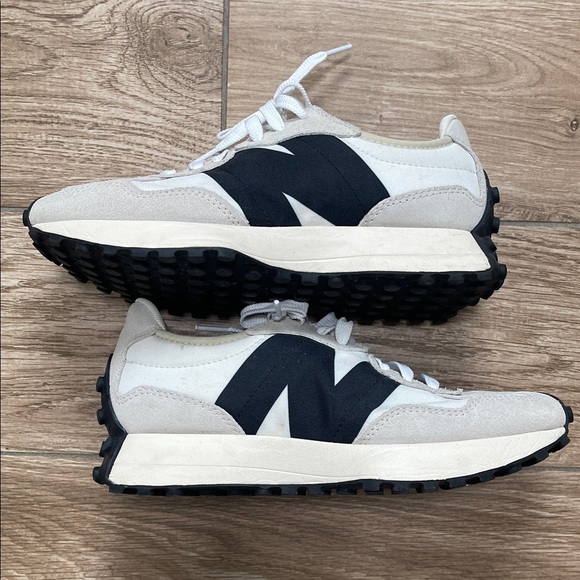 New Balance 327 White & Black Retro Runner Sneakers - Picture 4 of 6